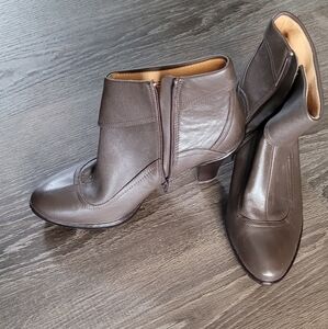 Brown leather boots sz 7M women